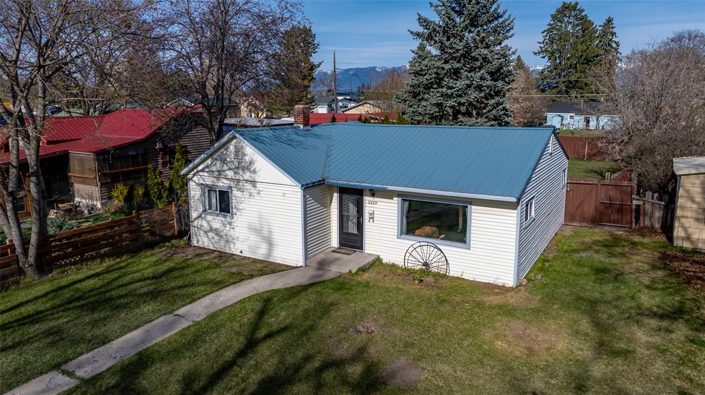 1219 7th Ave E, Kalispell, Flathead, Montana, United States 59901, 3 Bedrooms Bedrooms, ,1 BathroomBathrooms,Single Family Home,For sale,7th Ave E,1818